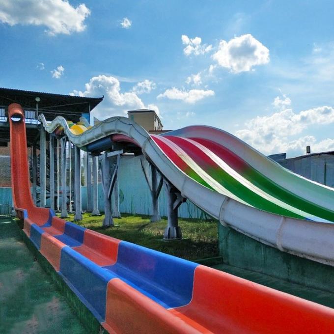 Multicolored Adult Speed Water Slides Water Play Equipment Customizable 3