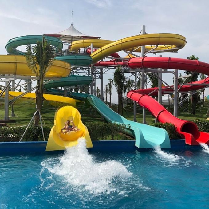 Environmental Friendly Spiral Water Slide Playground Equipment 8m Height 1