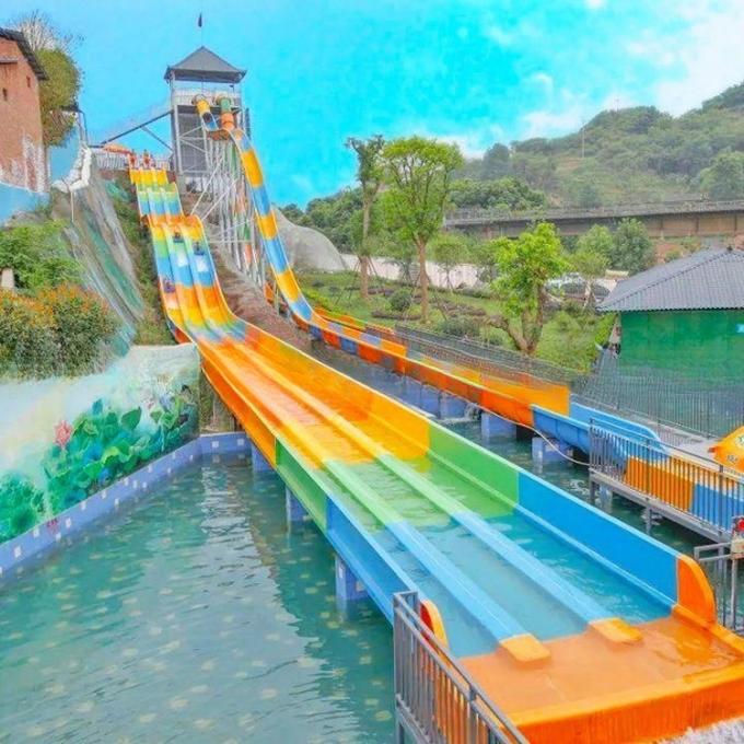 Multi Lanes Rainbow Waterslide Wavy Water Slide With Water Sprinkler ISO9001 3